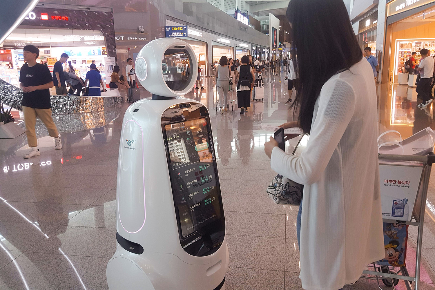 Cloi airport robot