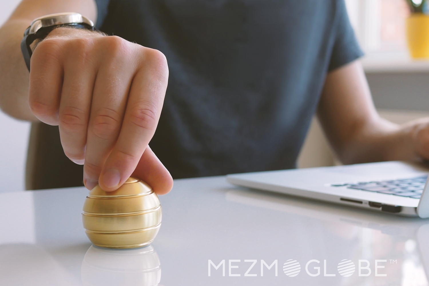 mezmoglobe spinning desk toy kickstarter globe4