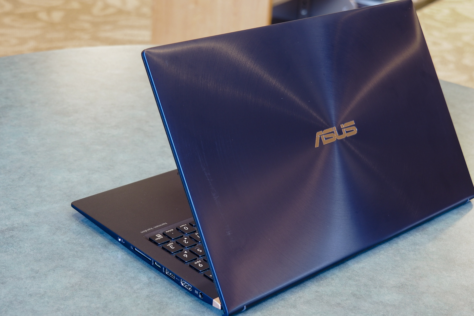 Asus Zenbook 15 UX533FN