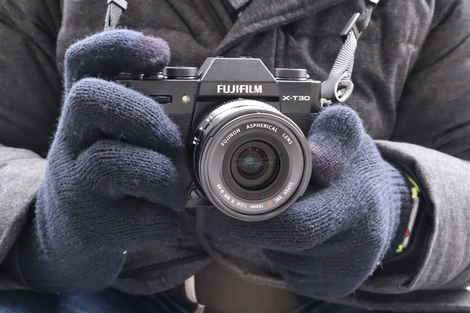 fujifilm x t30 xf16mm f28 news black hands on