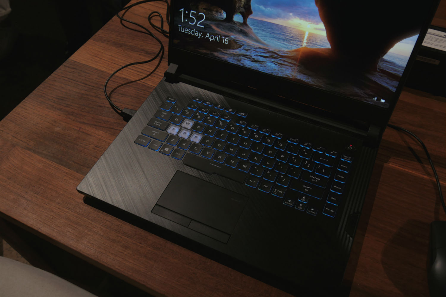 asus rog zephyrus strix tuf 240hz 01