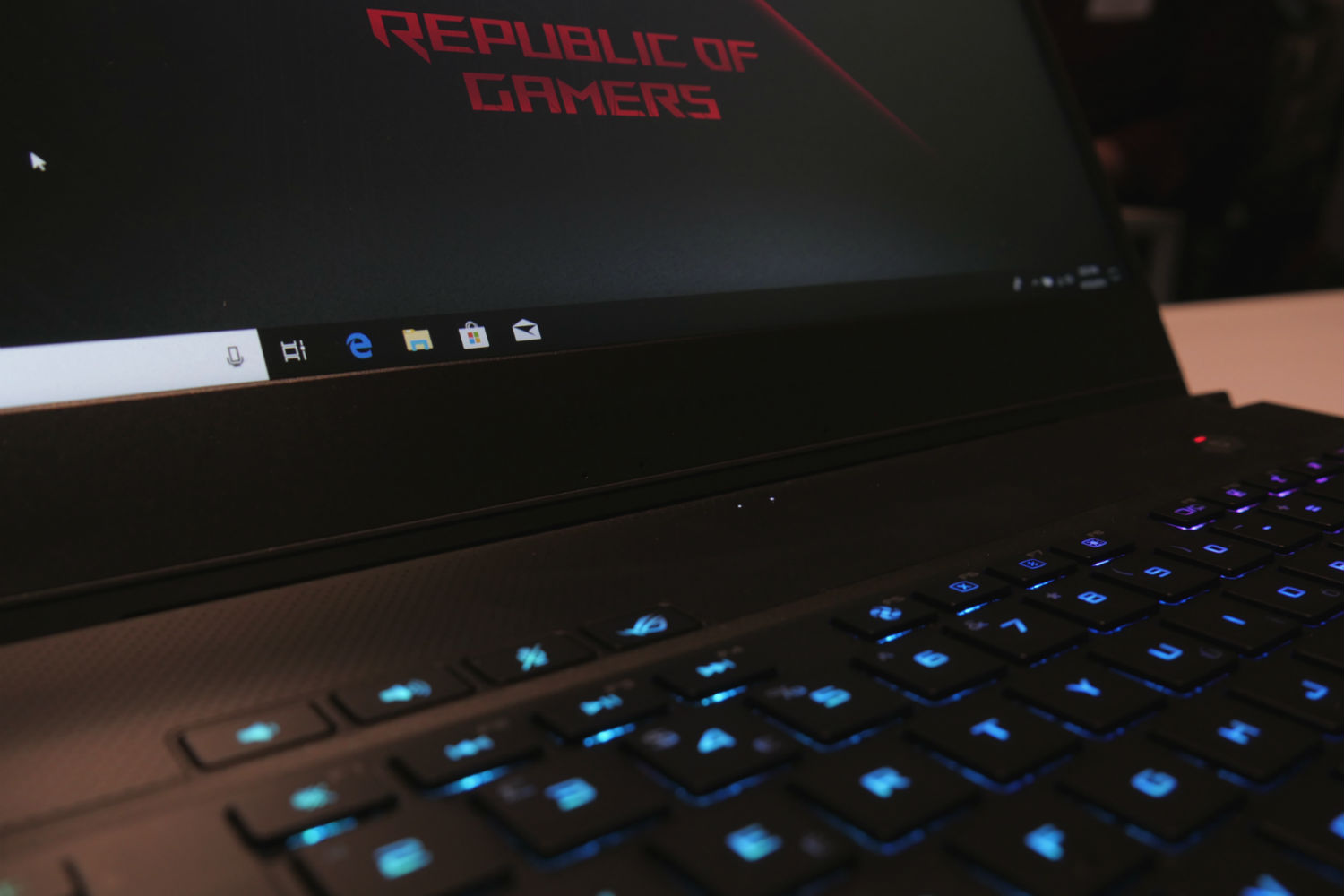 asus rog zephyrus strix tuf 240hz s gx502 02