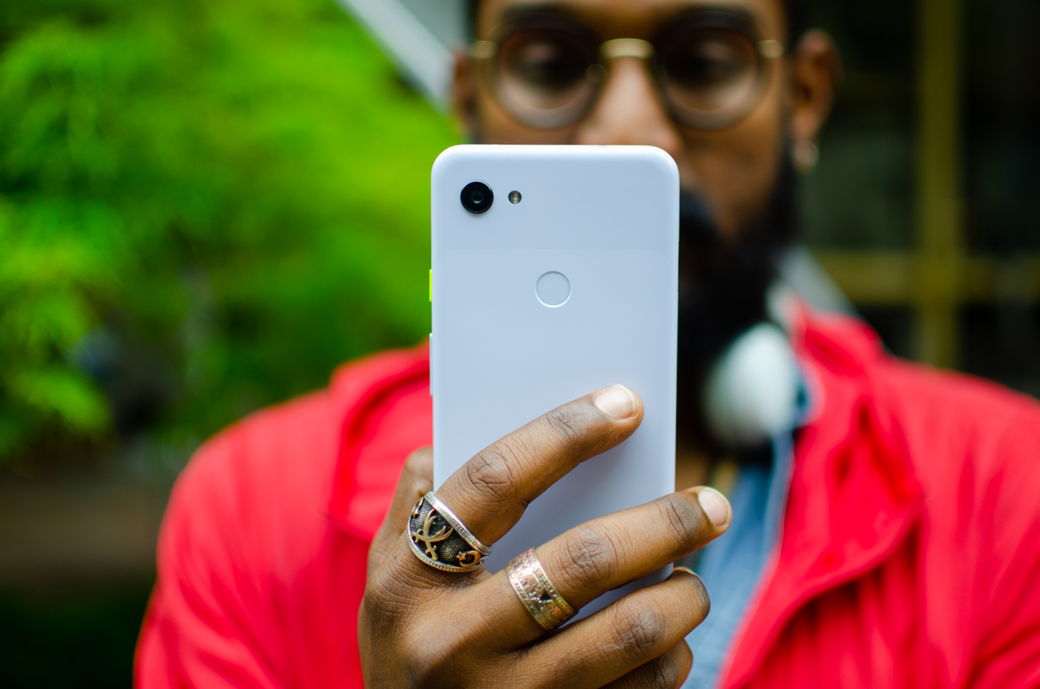 google-pixel-3a-xl-rear-lifestyle