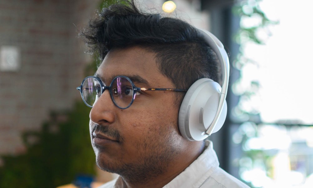 A man wearing the Bose Noise Cancelling Headphones 700.