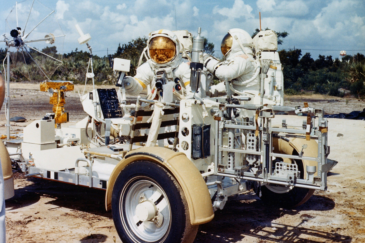 history of the moon buggy lunar roving vehicle ap15 ksc 71pc 500hr