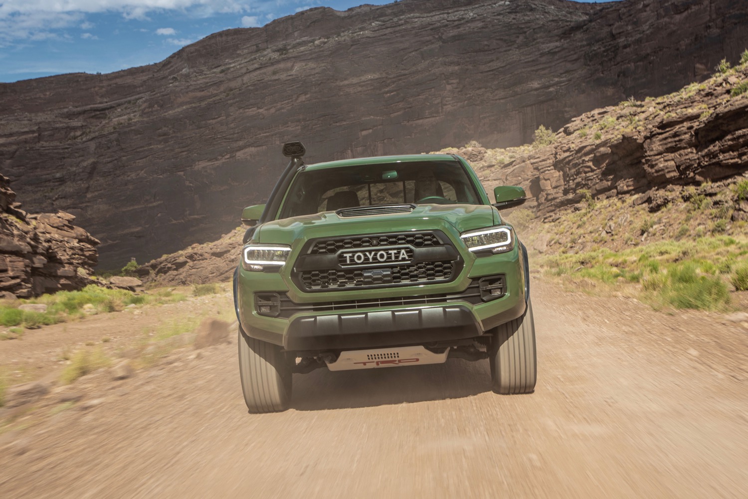 2020 toyota tacoma boasts new look smarter tech features