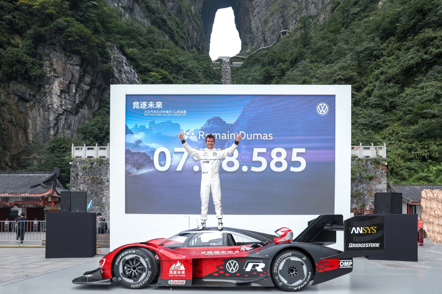 volkswagen id r electric car tianmen mountain china record attempt i d