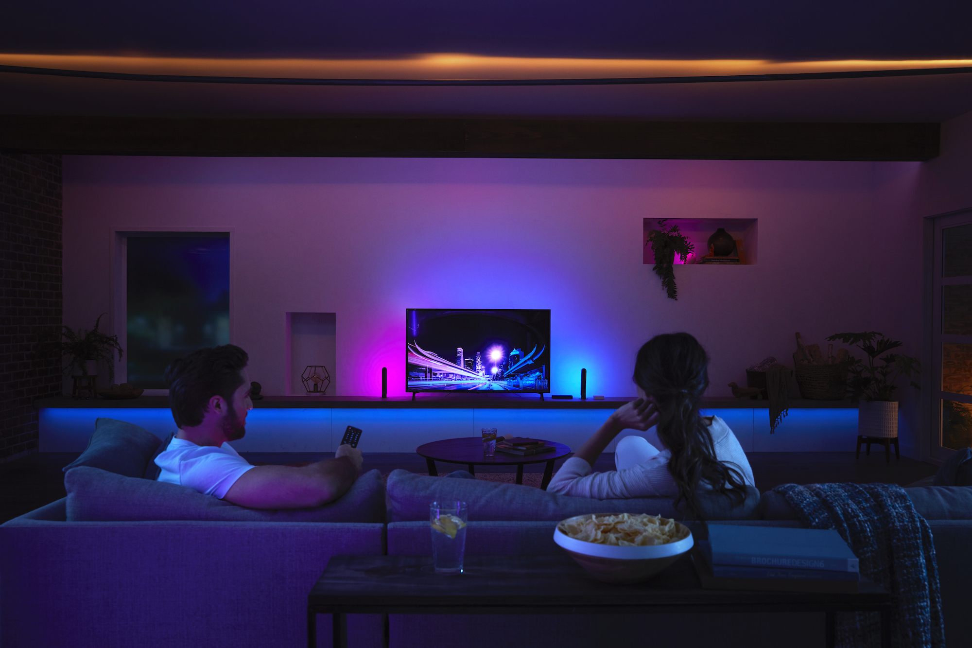 philips hue play hdmi sync box gives plug and immersion surround lighting