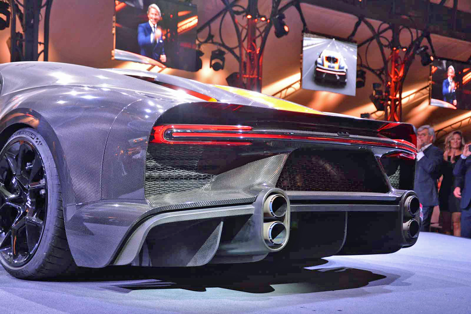 304 mph bugatti chiron becomes the fastest car in world rg ss300plus 08