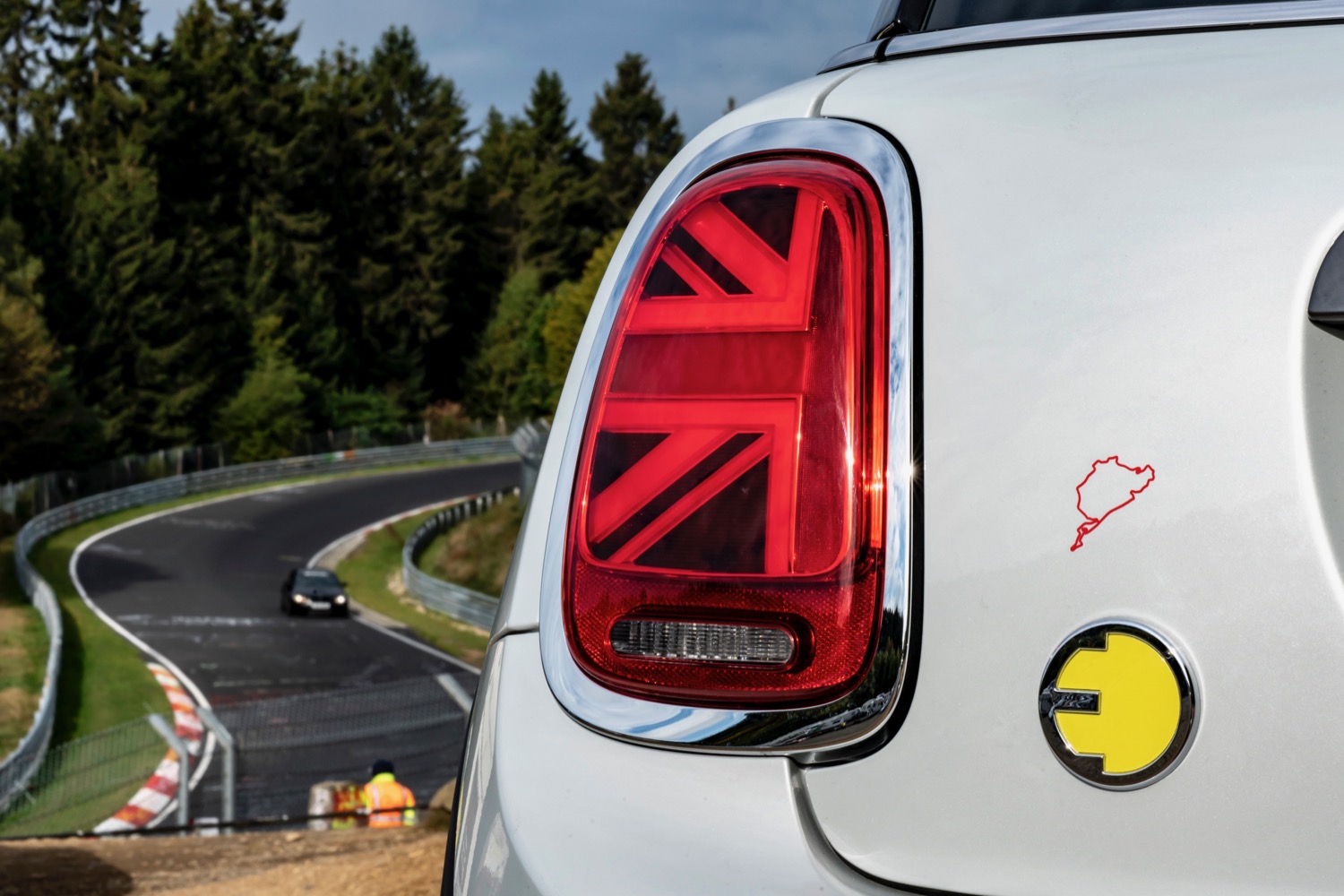 2020 mini cooper se laps nrburgring without using brakes n  rburgring