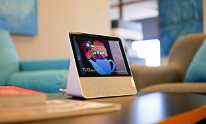 Lenovo Smart Display 7 on top of table