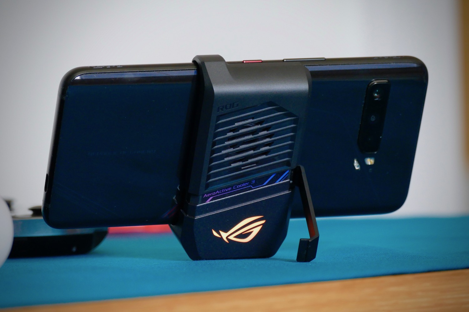 asus rog phone 3 review aero cooler fan