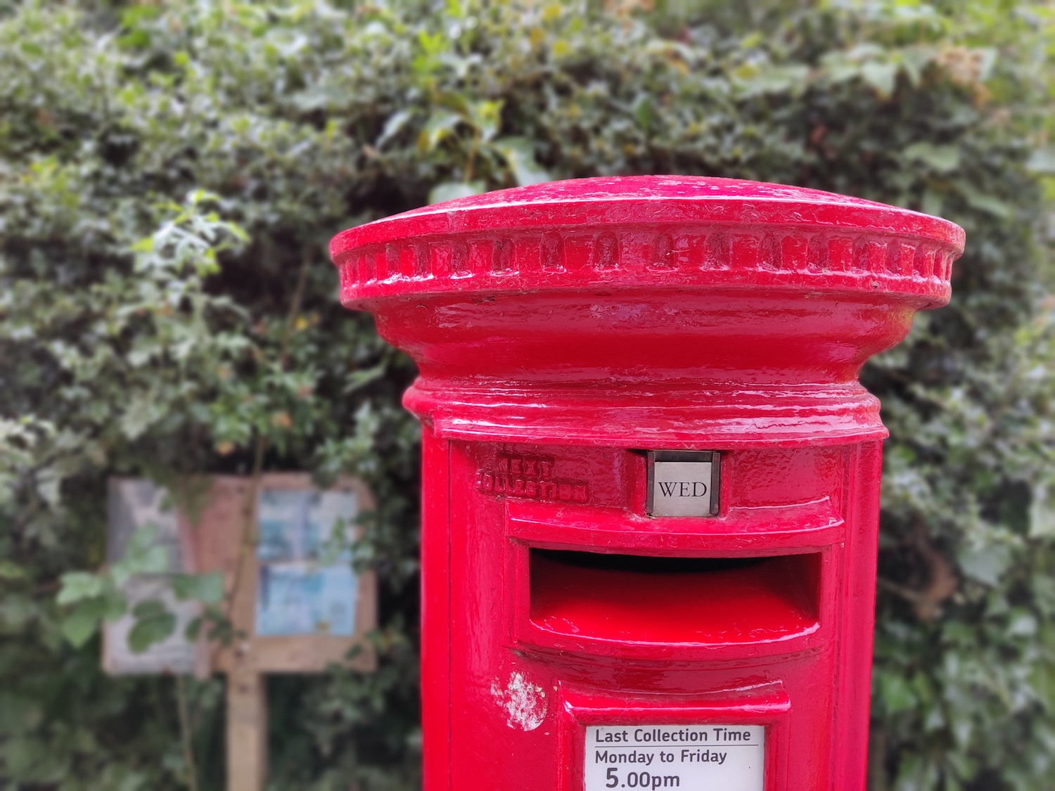 oneplus nord review bokeh post box