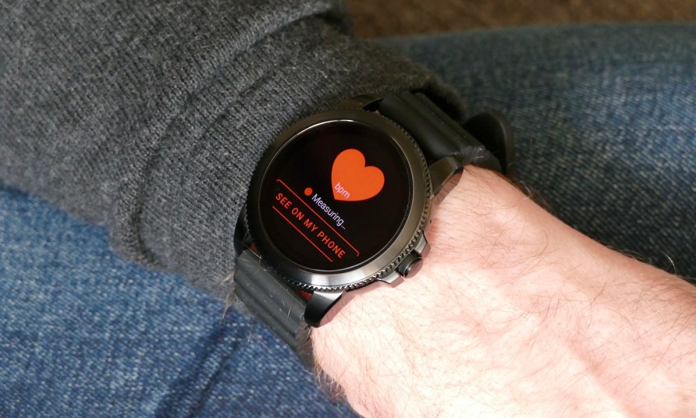 A person wearing the Fossil Gen 5e smartwatch.