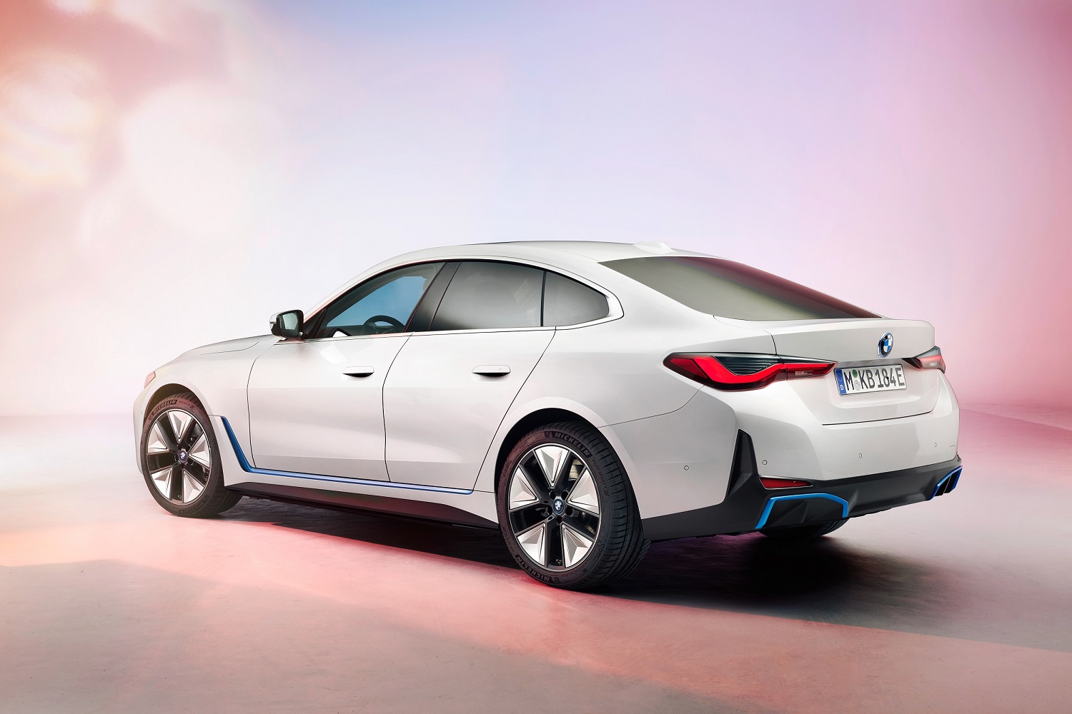 2022 bmw i4 electric sedan unveiled with 530 horsepower