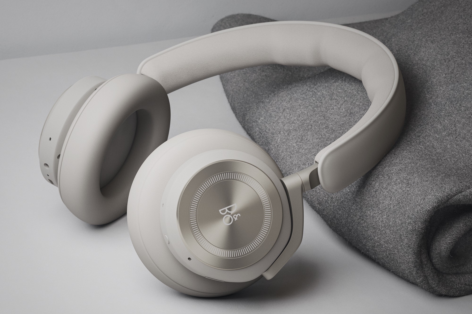 Bang & Olufsen Beoplay HX