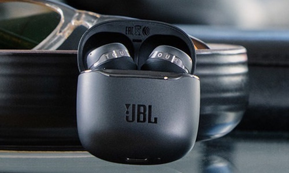 JBL Tour Pro+.