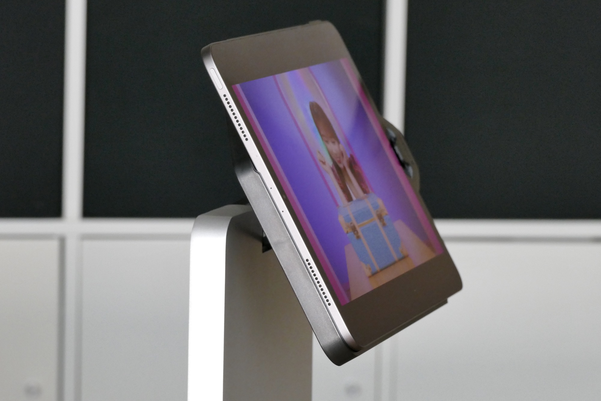 iPad speakers on the Kensington StudioDock