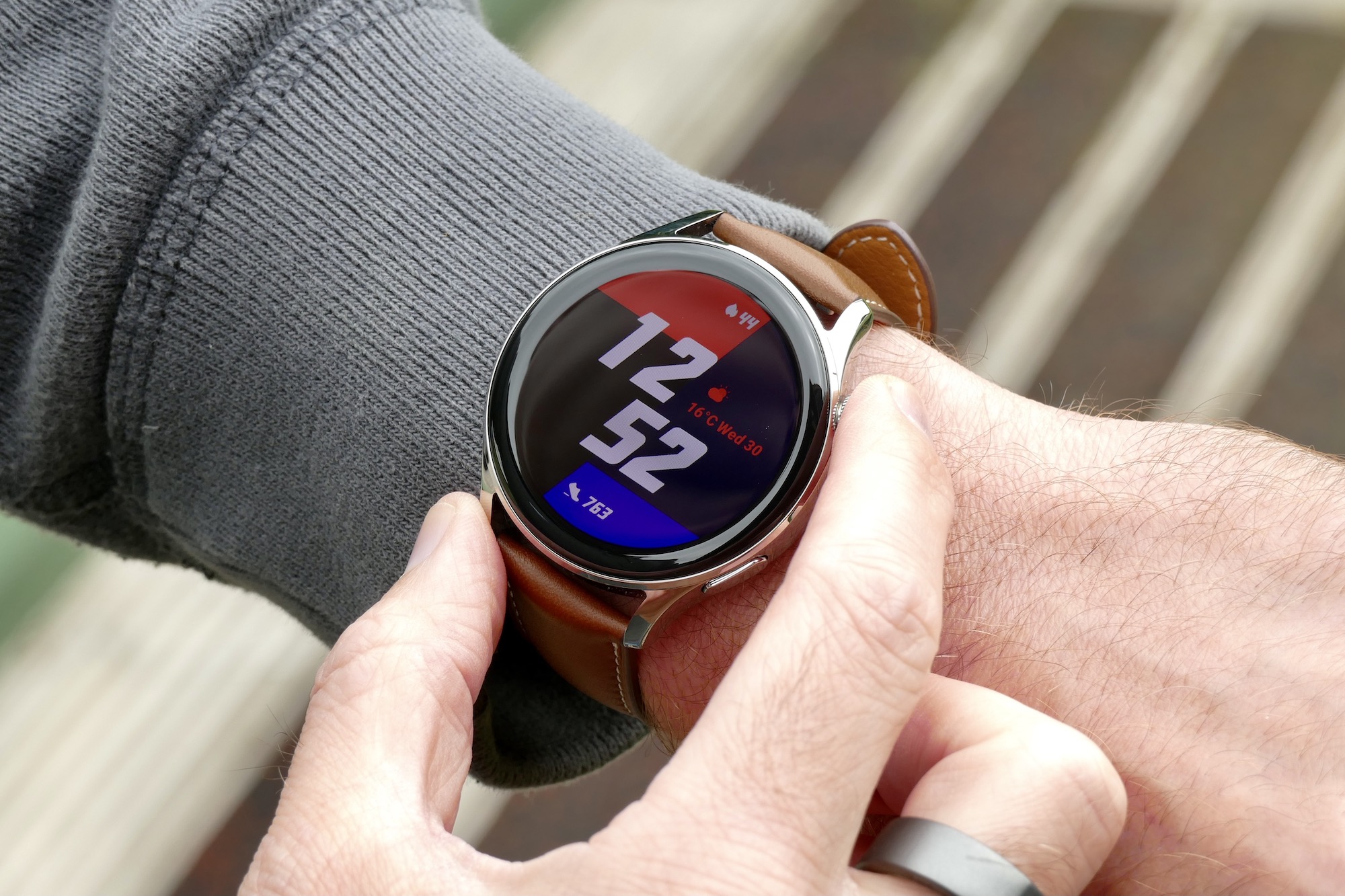 Huawei Watch 3 showing the "Blocks" face