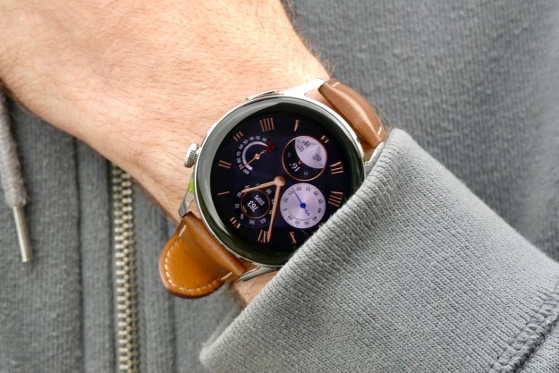 Huawei Watch 3 showing the "Classy" watch face