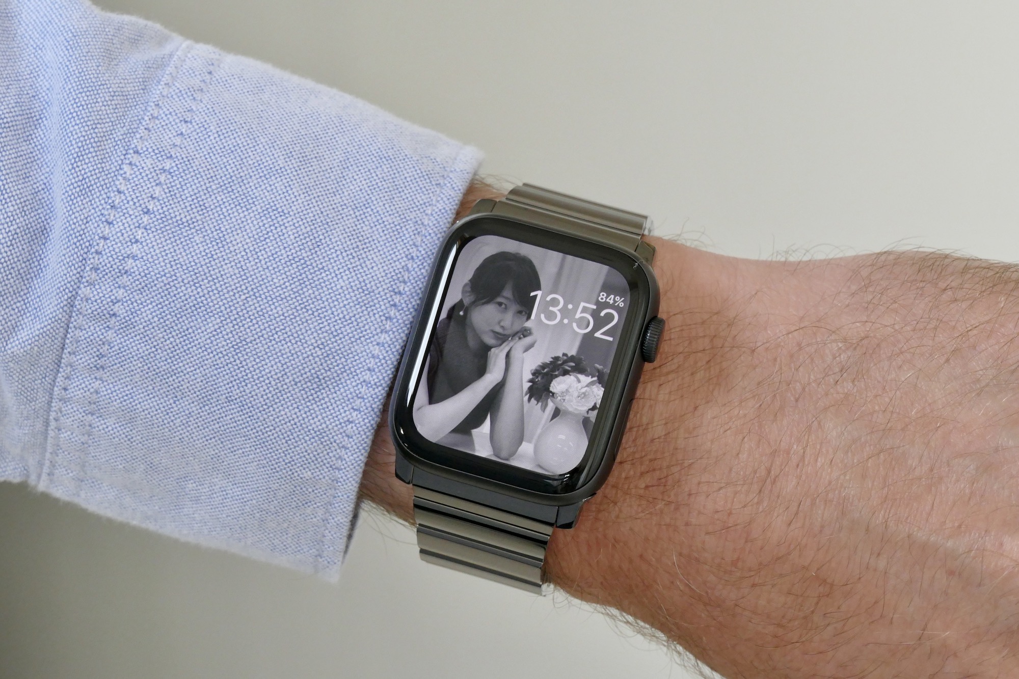 Color filter over a WatchOS 8 Portrait Watch Face.