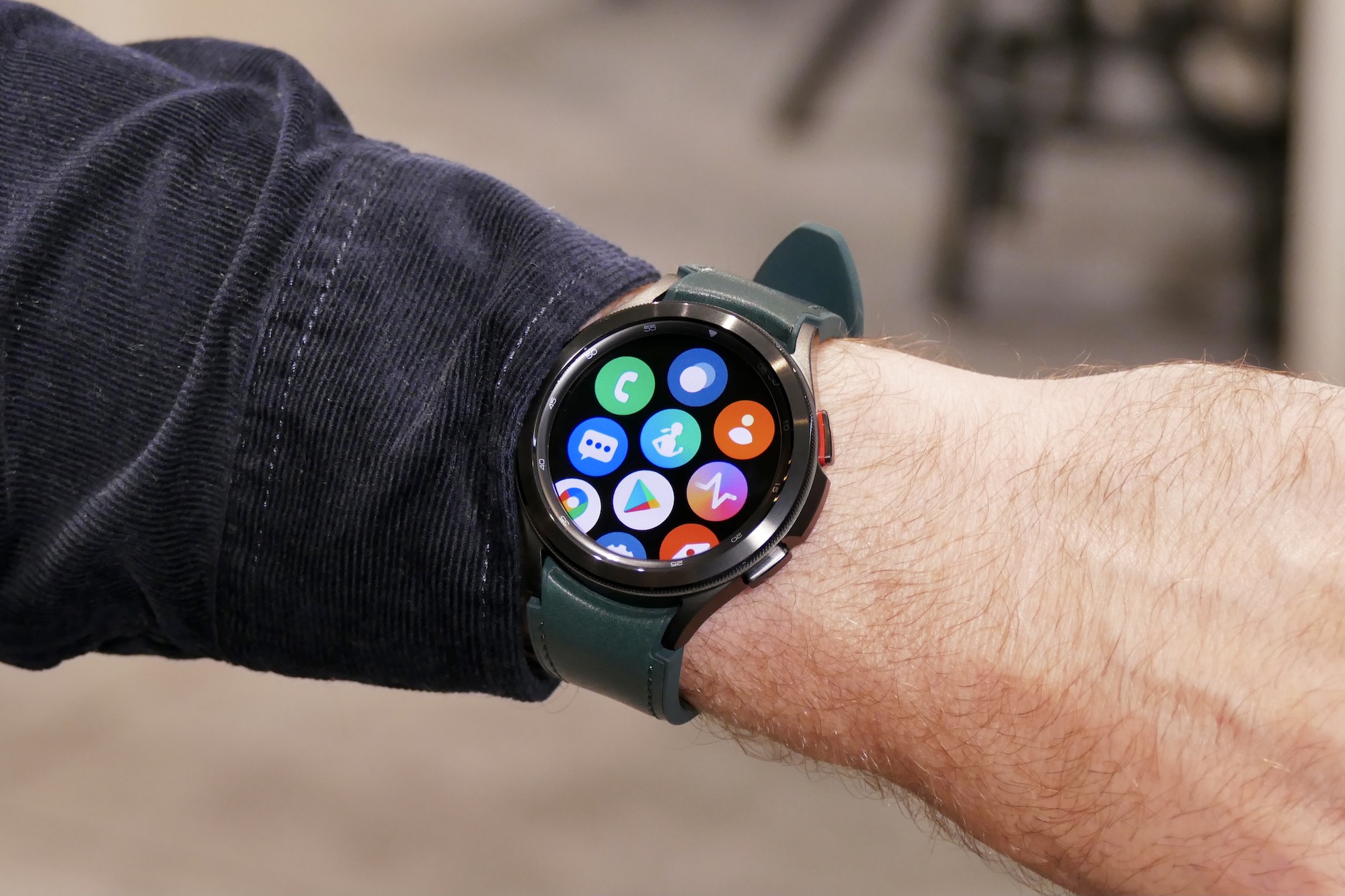 Open apps menu on the Galaxy Watch 4 Classic.