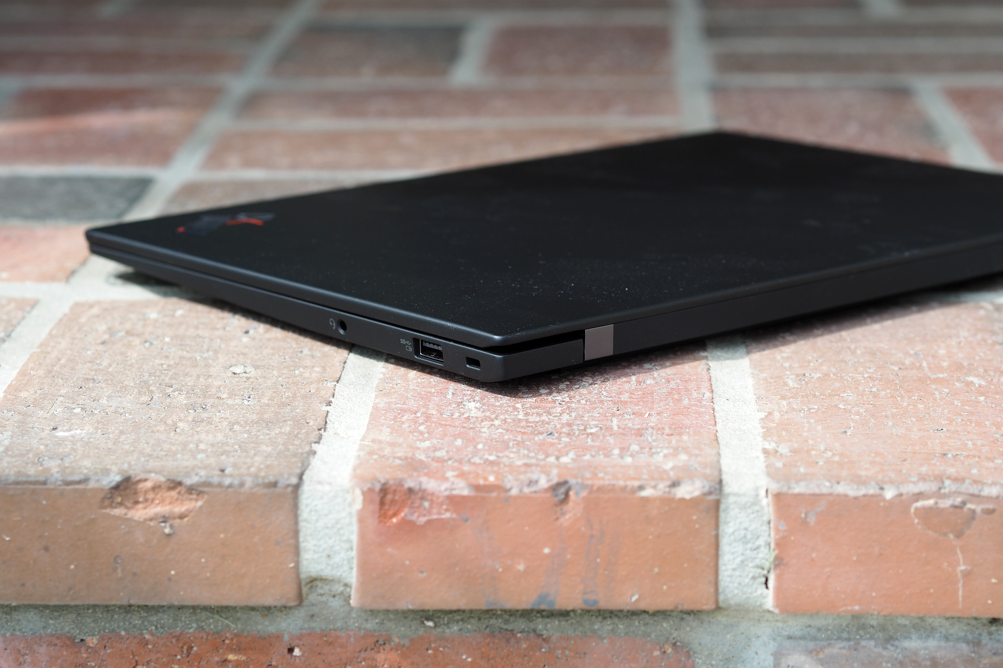 The ThinkPad X1 Carbon Gen 9's new single hinge design and USB/Micro USB ports.