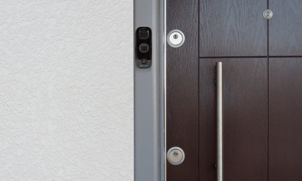 The SwannBuddy video doorbell can be hardwired or battery powered.