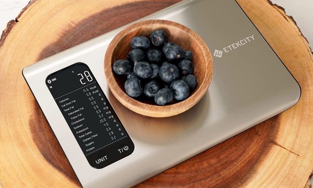 A Etekcity Smart Nutrition Scale measuring a bowl of blueberries.