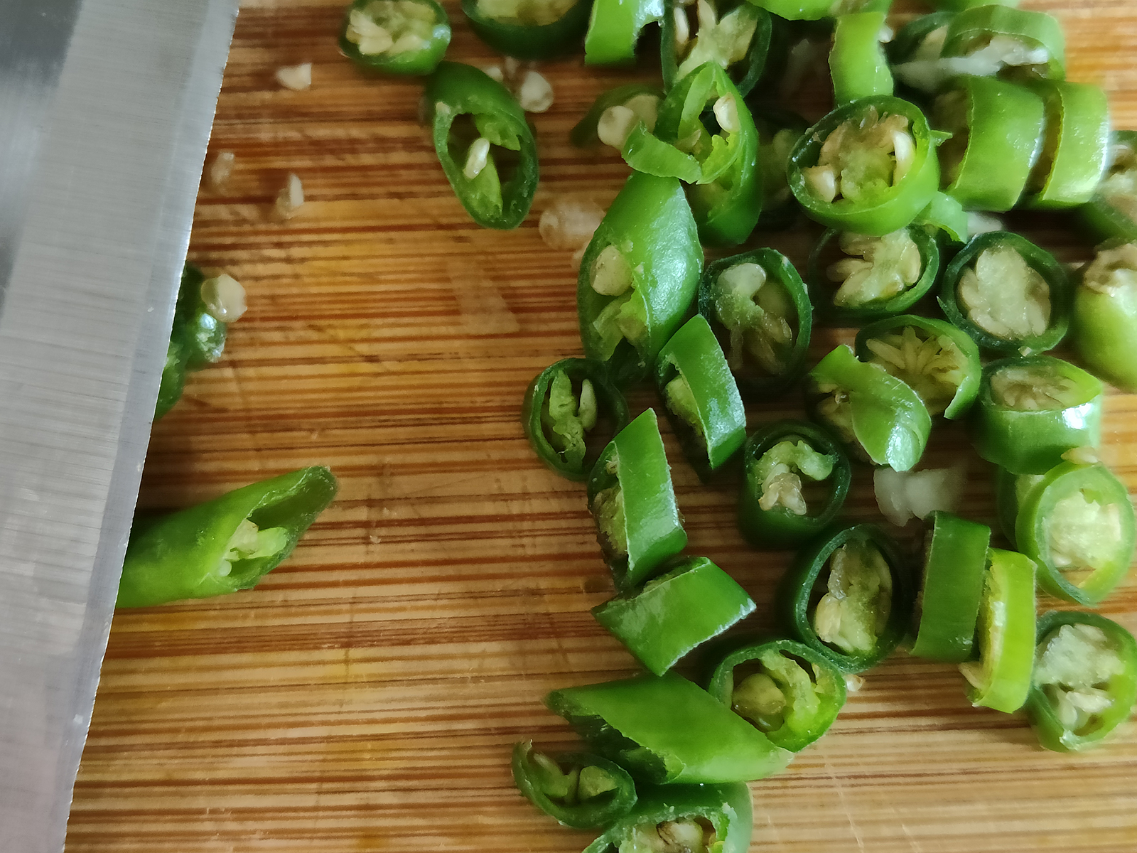 Green chilli photographed with the Realme GT 2 Pro's primary 50MP camera.