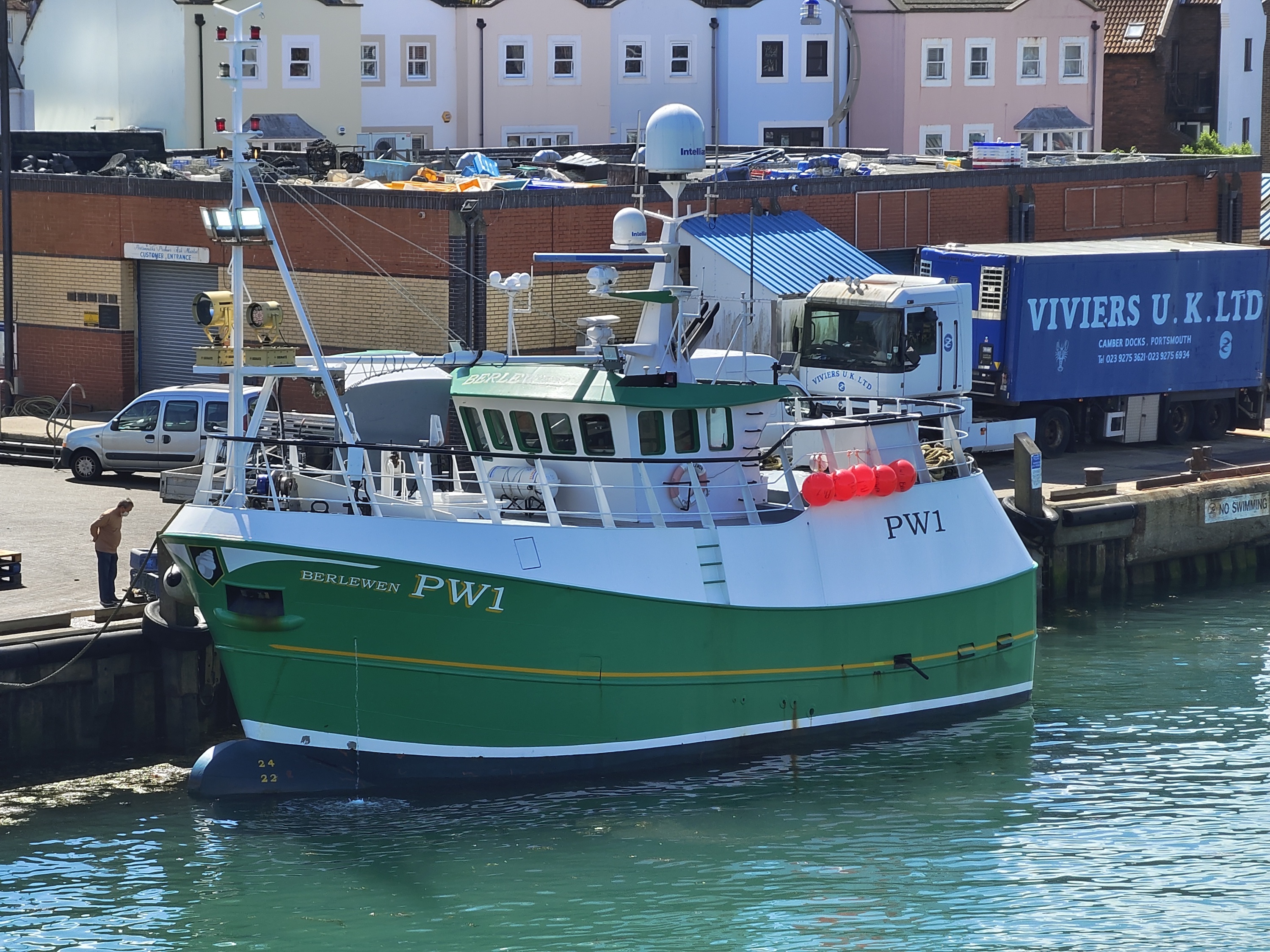 A 5x zoom photo of a boat taken with the Vivo X80 Pro.