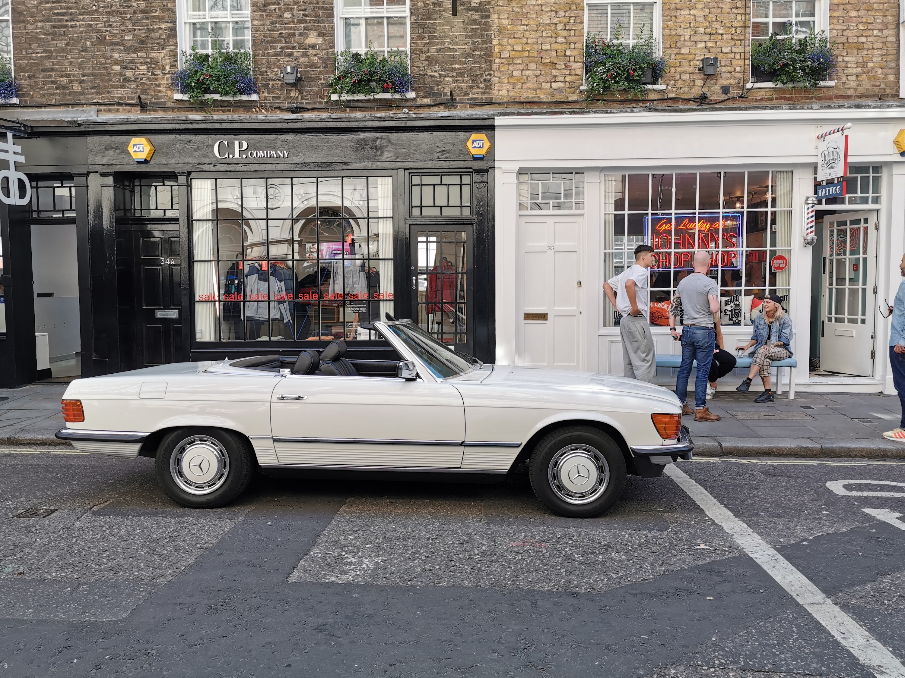 A photo of a car taken with the Huawei P30 Pro.