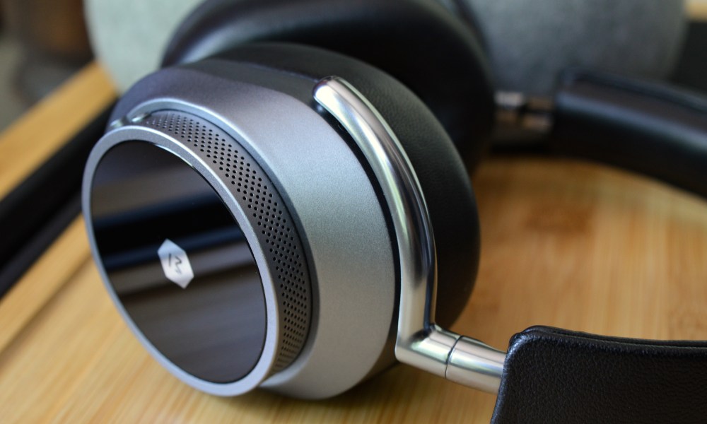 Close-up of Master & Dynamic MW75's earcup and hinge.