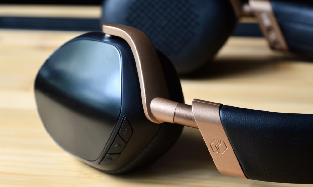 V-Moda S-80 slider and earcup pivot close-up.