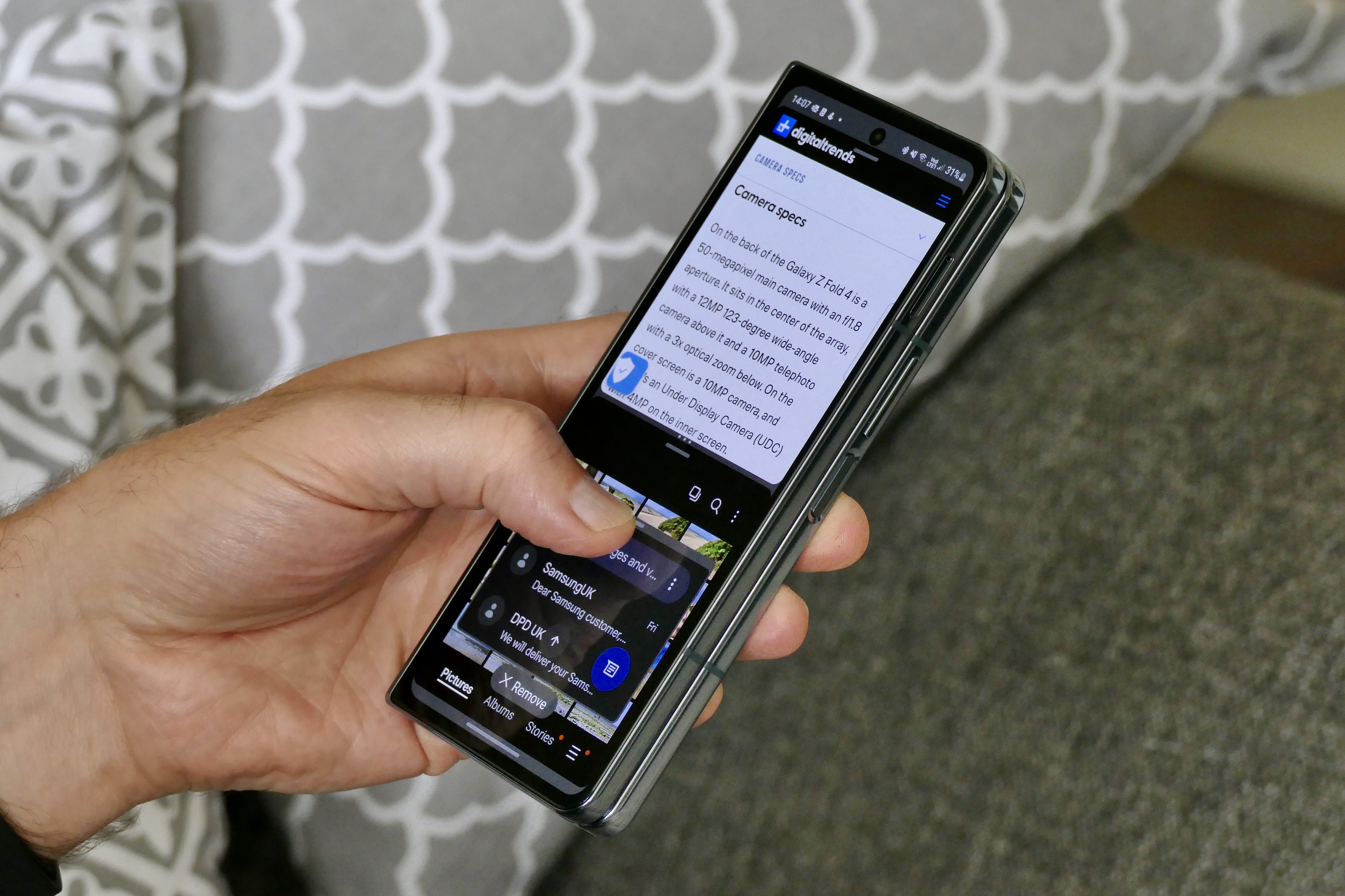 Closing a floating window app on the Galaxy Z Fold 4.