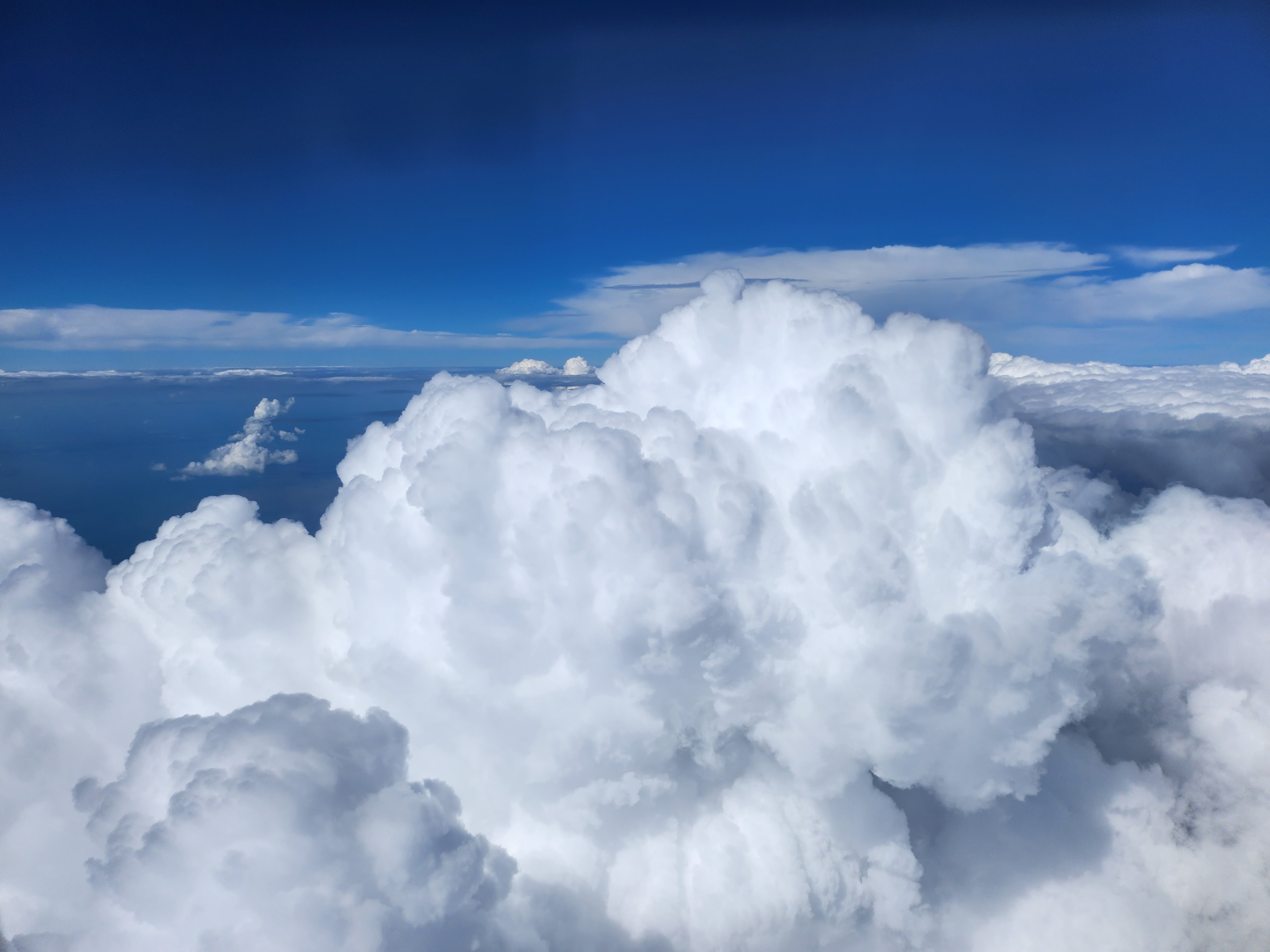 Photo of clouds, taken with the Galaxy Z Flip 4.