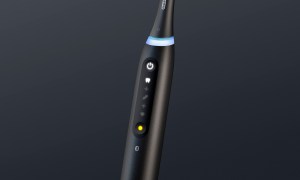 The black iO5 toothbrush by Oral-B.