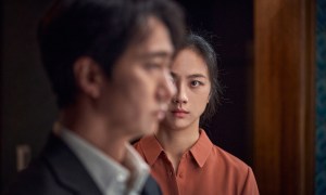 Tang Wei looks at Park Hae-il in Park Chan-wook's Decision to Leave.