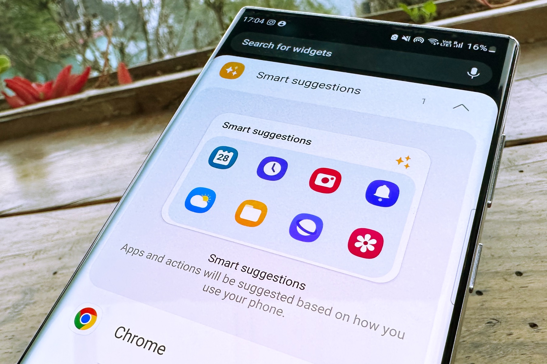 Smart suggestions widgets on Samsung Galaxy S22 Ultra.