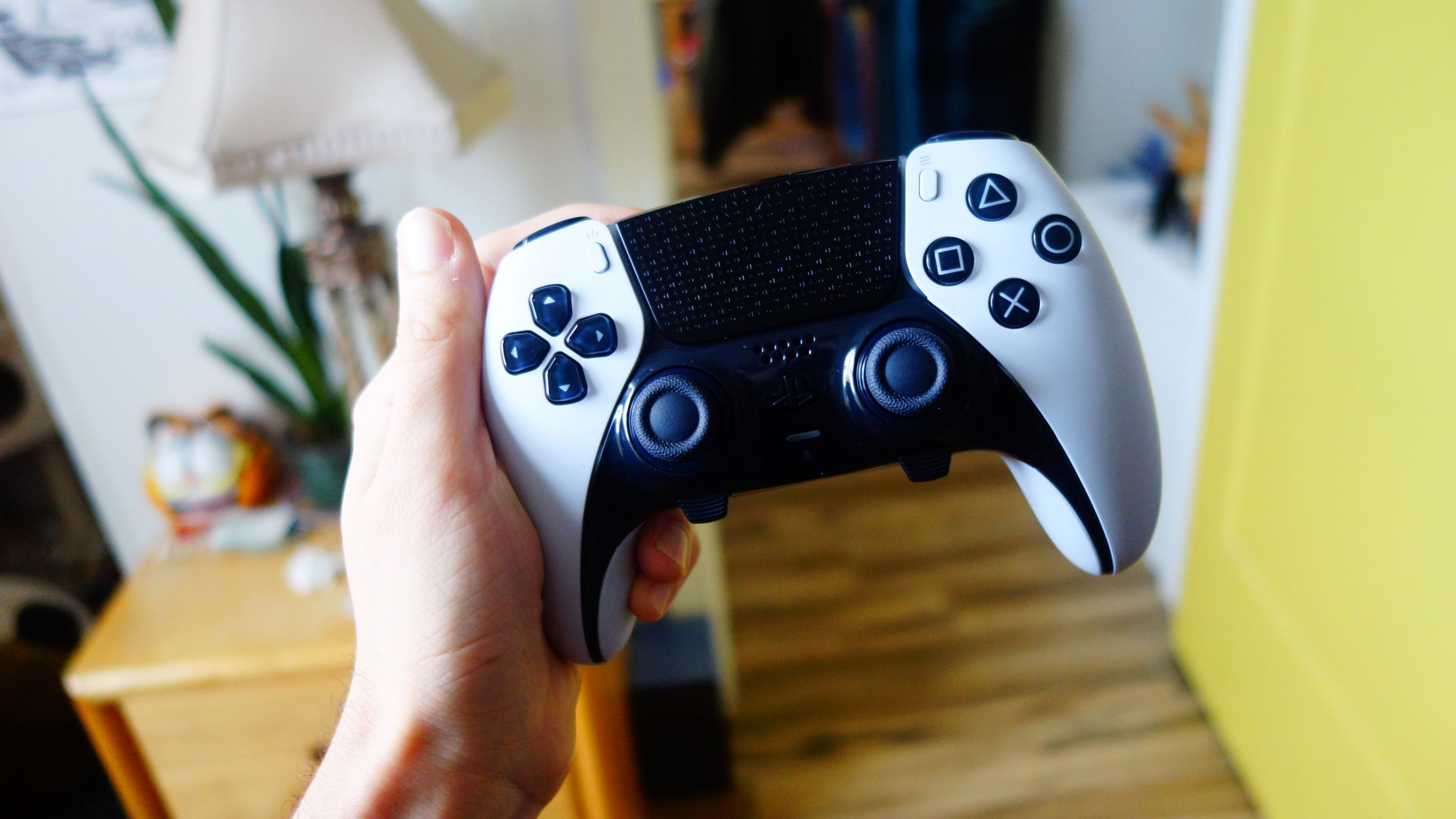 dualsense edge review controller in hand