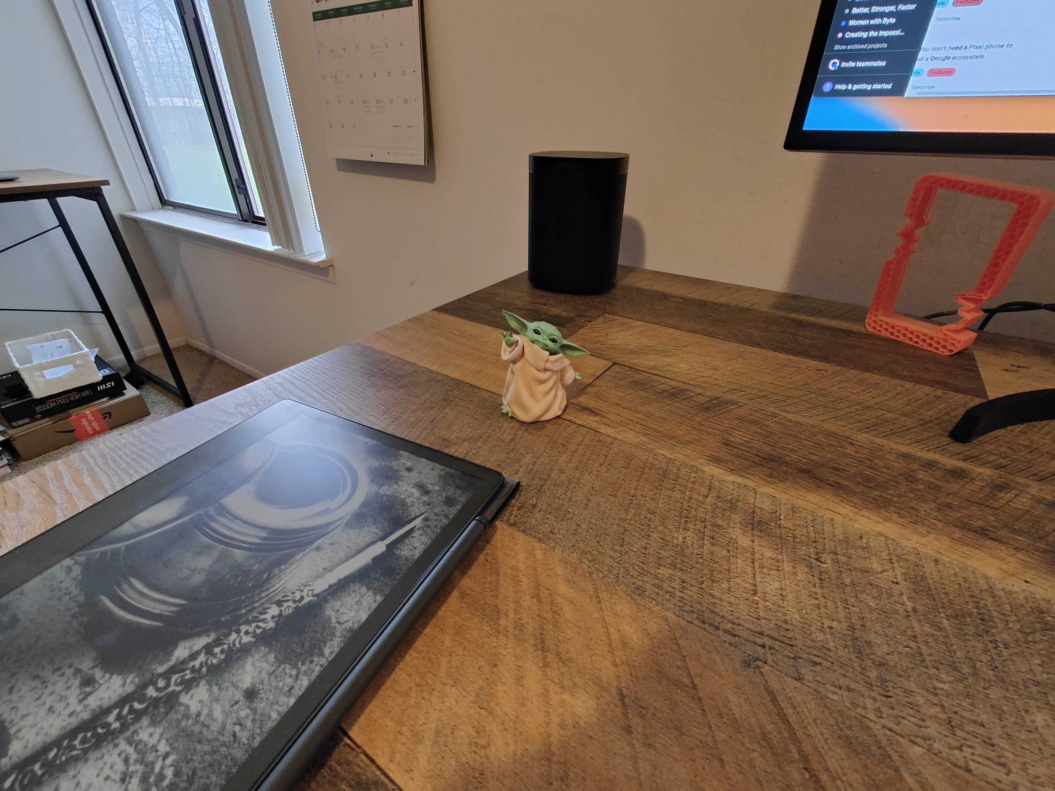Camera sample from the OnePlus 10 Pro. It's a photo of a small baby Yoda figurine on a desk.