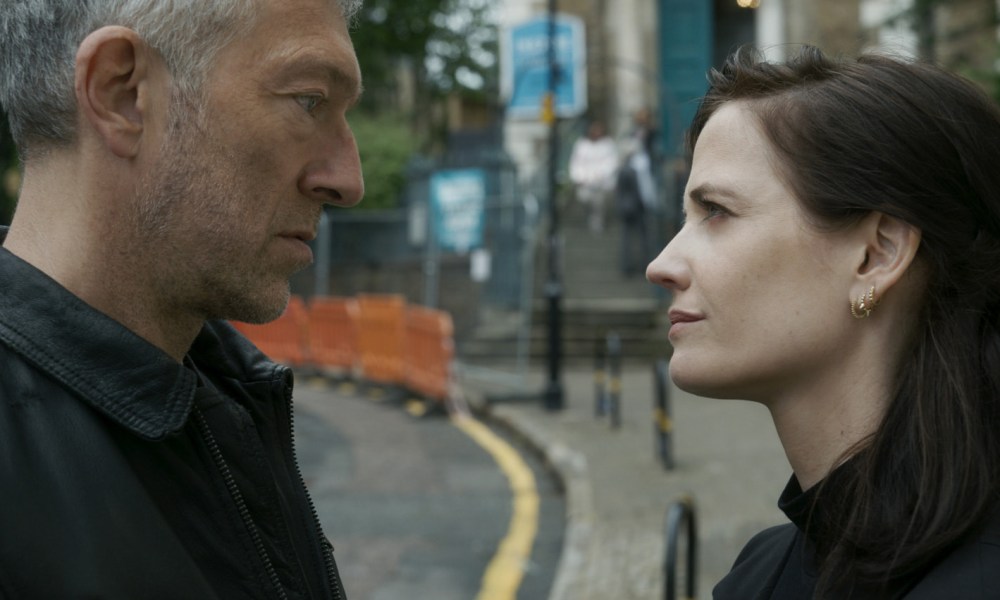 Vincent Cassel and Eva Green face each other in Liaison.