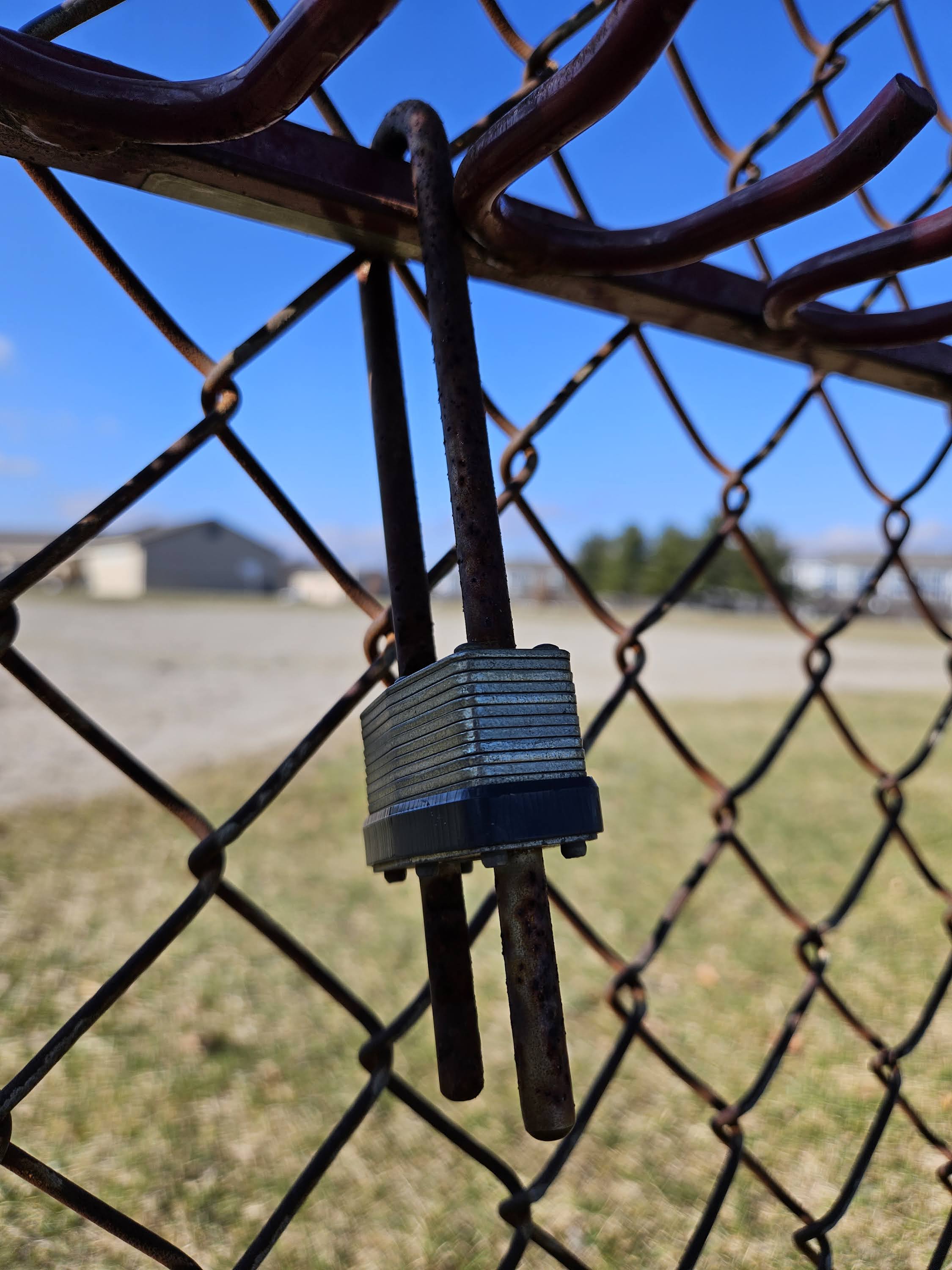 Samsung Galaxy S23 Plus photo of a lock on a rusted fence.