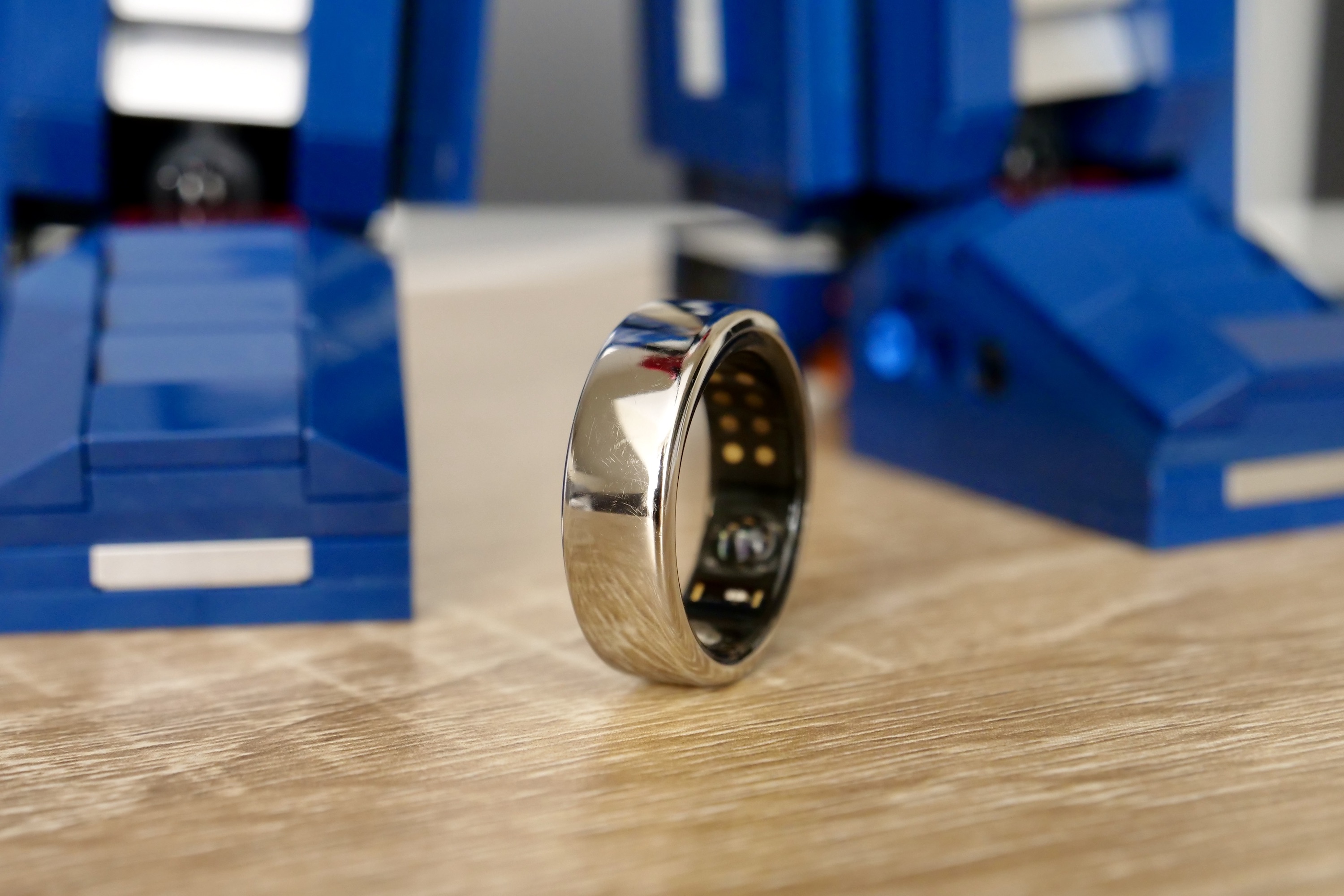 The side of the Oura Ring smart ring.