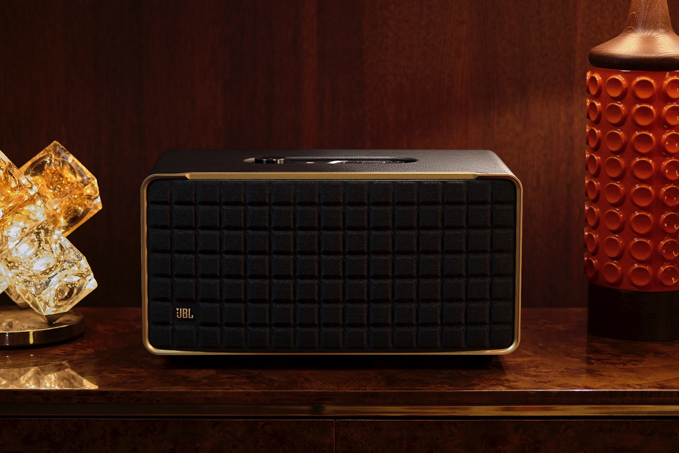 JBL Authentics 500.