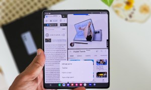 Samsung Galaxy Z Fold 5 multitasking with split screen multi view.