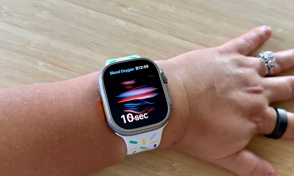 Apple Watch Ultra taking a measurement for blood oxygen levels.