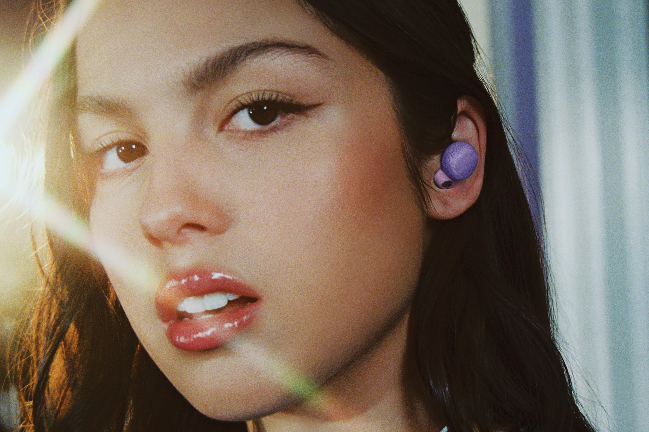 Sony LinkBuds S x Olivia Rodrigo worn by the singer.