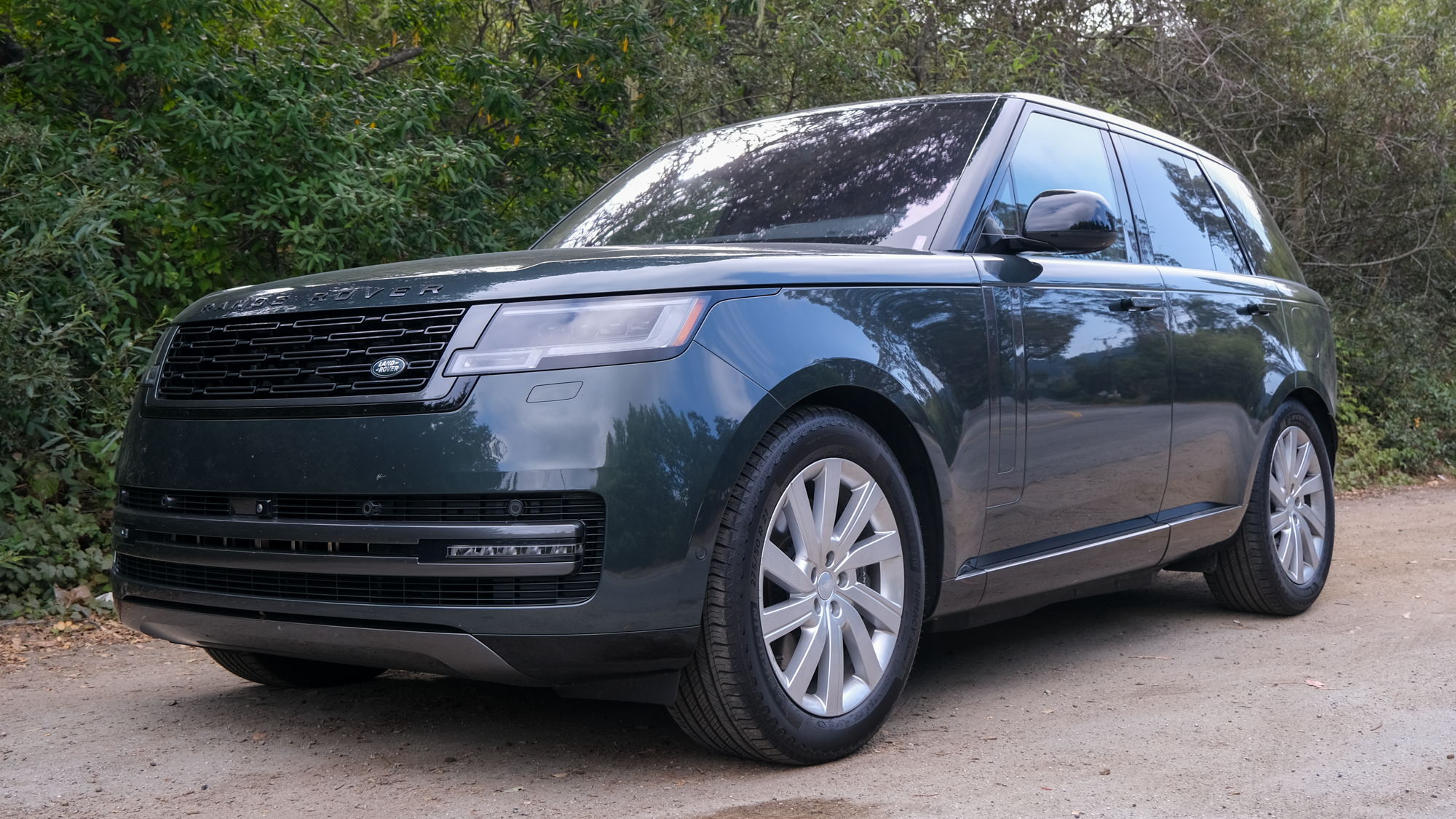 Range Rover PHEV Front Three Quarters