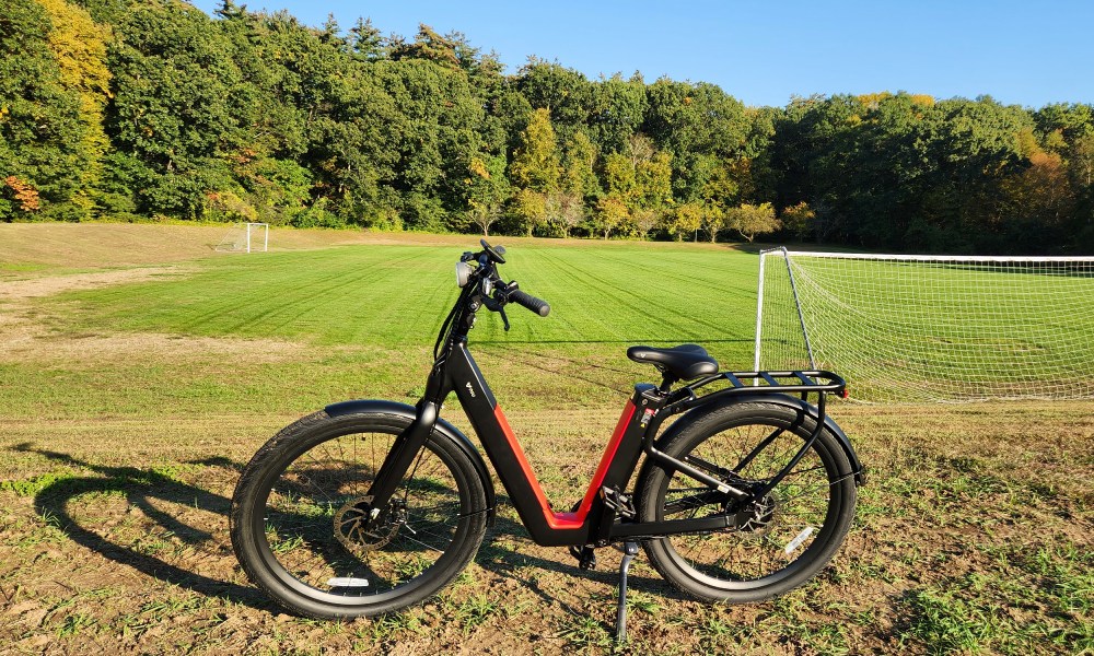 NIU BQi-C3 Pro left side with a soccer practice field in the background.